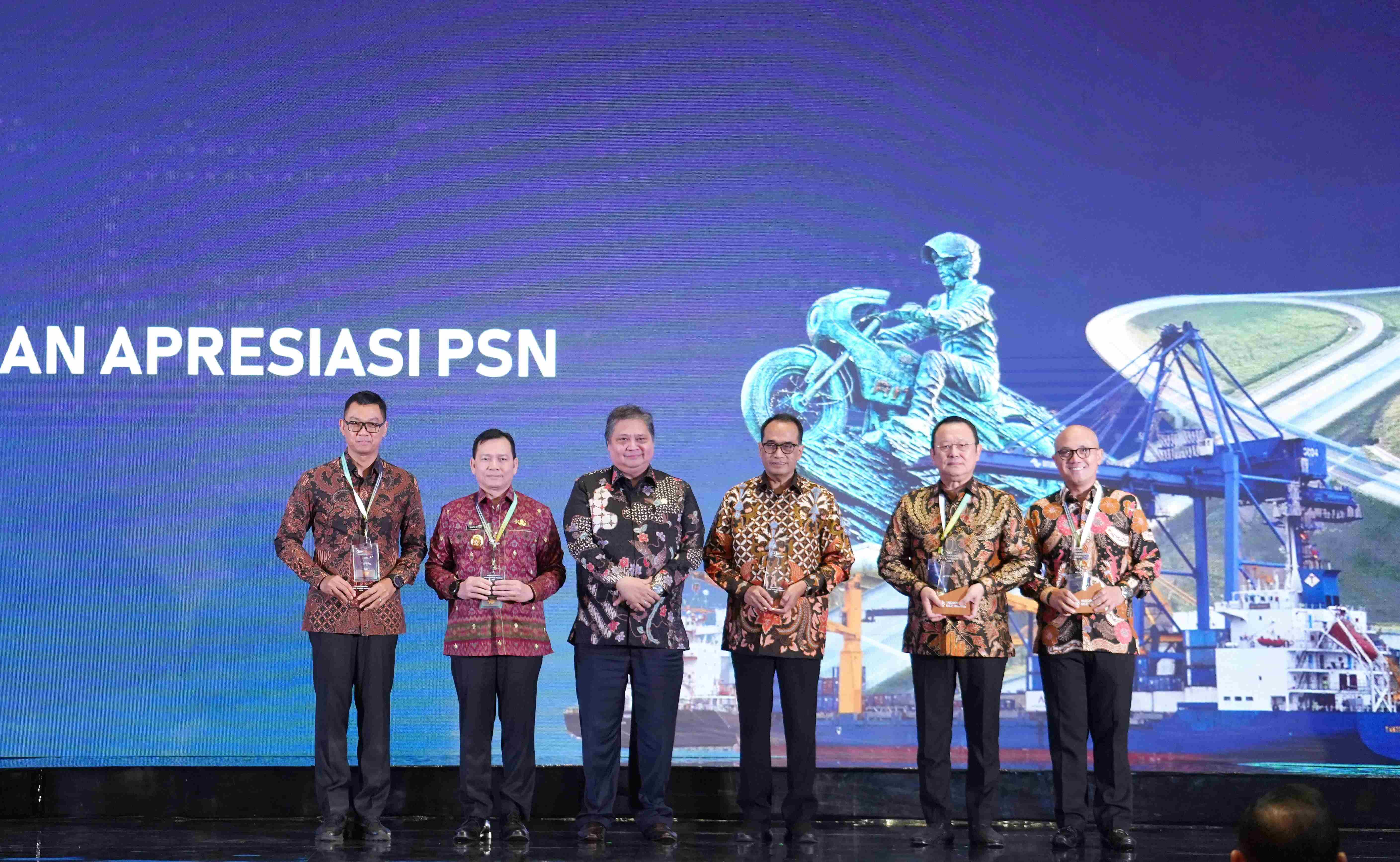 JIIPE - Gresik 經濟特區榮獲印尼共和國政府頒發的最佳工業經濟特區獎。